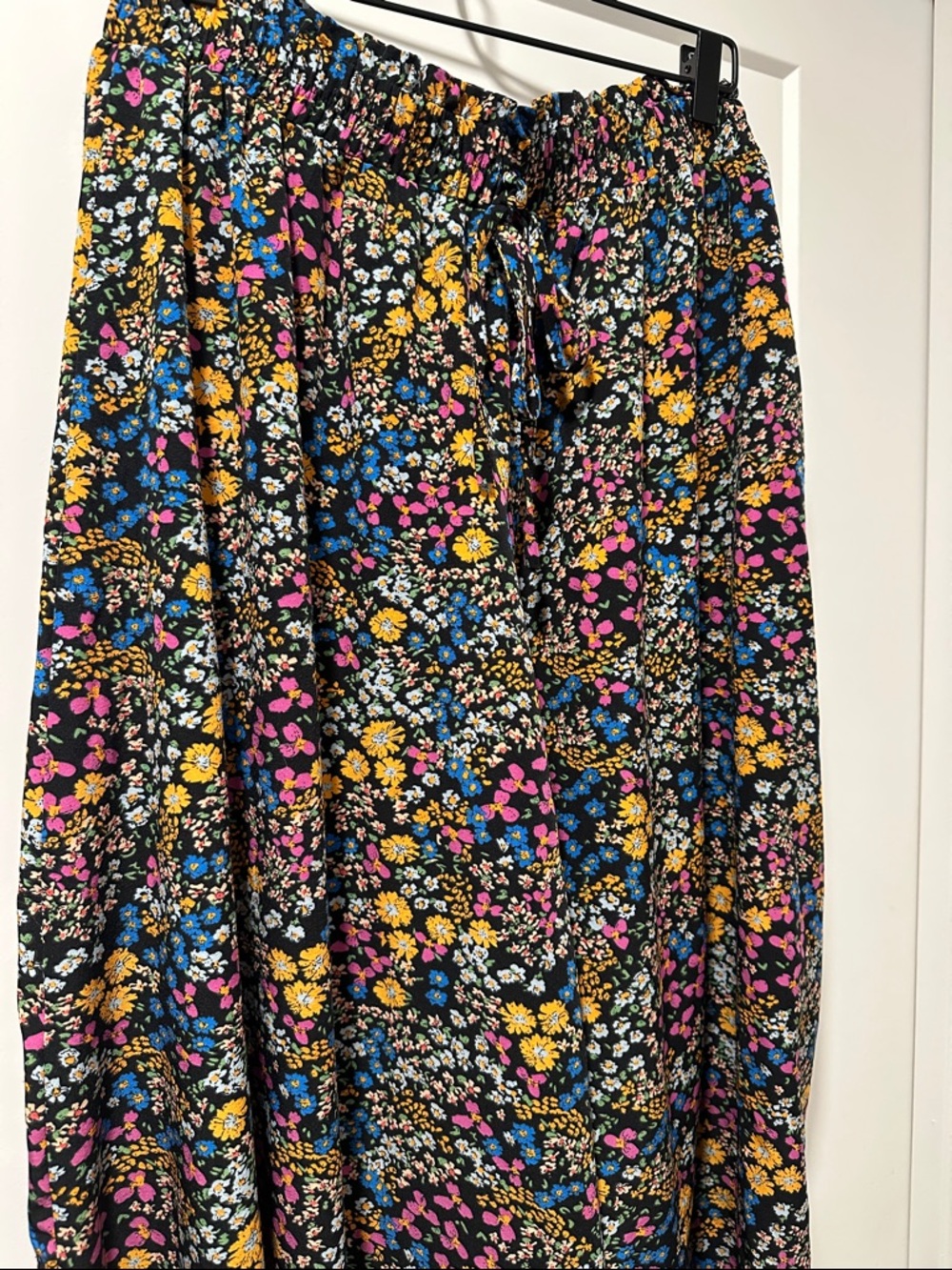 Floral Wide Leg Pants - Picture 2 of 3